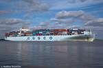 Die Cosco Yantian auf der Elbe bei Lhe-Sand am 30.09.09.