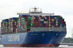 Die COSCO FRANCE IMO-Nummer:9516416 Flagge:Hong Kong Länge:366.0m Breite:52.0m Baujahr:2013 Bauwerft:Cosco Nantong Shipyard,Nantong China auslaufend aus Hamburg vor Blankenese am 03.07.25