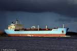 Die Maersk Ramsey auf der Elbe bei Weltuntergangsstimmung.