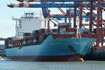 Die MAERSK LETICIA Containerschiff IMO-Nummer:9526916 Flagge:D�nemark L�nge:300.0m Breite:46.0m Baujahr:2011 Bauwerft:Daewoo Shipbuilding&Marine Engineering,Geoje S�dkorea im Hamburger Hafen am