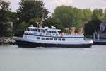 Das Fahrgastschiff Adler IV der Reederei Adler-Schiffe GmbH & Co. KG am 24.05.2025 in Warnemünde.