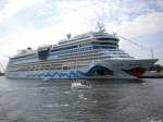 Die 252 m lange  AIDAblu  der AIDA Cruises am 13.08.10 an Pier 7 des Warnemünder Cruise Centers