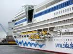 Nach dem Ausdocken wird u.a. das Ausschwenken der Rettungsboote der neuen  AIDAmar am 01.04.2012 in Papenburg getestet.  