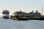 Die 252 Meter lange AIDAsol (linkes Schiff) an Pier 7 und die 314 Meter lange  Celebrity Eclipse  an Pier 8 des Warnemünder Cruise Centers.