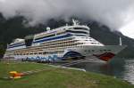 AIDAluna hat am 31.7.2014, nach der Fahrt durch den wunderschönen Eidfjord im Hafen des gleichnamigen Dorfes festgemacht.