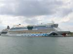 Die AIDABELLA und leicht verdeckt die CELEBRITY CENTURY in Warnemnde (Aug.