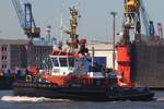 Schlepper BUGSIER 10; Eigner/Betreiber: BUGSIER; Aufnahmeort: Elbe/Hafen Hamburg, Deutschland; Datum: 10.06.2015; Info: (IMO 9429560) Lüa 33,10 m, B 12,6 m, Tg 6,1 m / 1 Wärtsilä-Diesel, ges. 4800 kW, 6528 PS, 2 Rolls-Royce Ruder-Propeller in Kort-Düse, 14,2 kn, Pfahlzug 86 t. Das Bild zeigt die BUGSIER 10 vor der Werft Blohm&Voss.