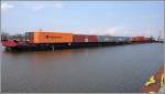 Ein Schubverband, bestehend aus den Schubleichtern 4514 und 4501 und dem Schubschiff SCH 2420, verlsst am 13.04.2008 nach der Bergschleusung die Schleuse Uelzen II des Elbe-Seitenkanals.