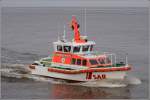 Das Seenotrettungsboot GILLIS GULLBRANSSON gehrt zur 9,5 m - Klasse der DGzRS-Flotte. Diese Boote sind 9,41 m lang, 3,61 m breit und haben einen Tiefgang von 0,96 m. Die Maschinenleistung betrgt 235 kw und ermglicht eine Geschwindigkeit von 18 kn. Die GILLIS GULLBRANSSON wurde 1999 bei der Schweers-Werft in Bardenfleth gebaut und ist in Brunsbttel stationiert. Hier passiert sie am 12.03.2011 die Alte Liebe in Cuxhaven.