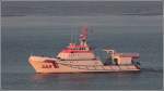 Die HERMANN MARWEDE ist das 46 m lange Flaggschiff der DGzRS. Hier luft sie im eisigen, lichtdurchfluteten Morgendunst Bremerhaven an. 25.01.2013

