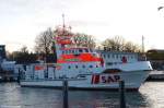 SAR / Seenotrettungsboot HANS HACKMACK am 02.12.2011 fährt aus dem Hafen von Niendorf/Ostsee aus
