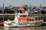 Das Seenotrettungsboot Neuharlingersiel der DGzRS lag am 26.03.2016 im Hafen von Neuharlingersiel.