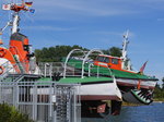 Tochterboot ALTE LIEBE ( ex Siggi Guðjons) achtern auf dem SAR Seenotkreuzer ARWED EMMINGHAUS, zu besichtigen im Hafen Burgstaaken / Fehmarn; 25.08.2016

