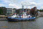 FAIRPLAY IX (3) (IMO 9725093) am 9.8.2022, Hamburg, Elbe, Schlepperponton Neumühlen /
Tractor Hybrid Schlepper für Hafen Assistenz und Küsten Verschleppungen und Bergungen  / BRZ 494 / Lüa 29,67 m, B 13,5 m, Tg 6,3 m / Hauptmaschinen: 2 Diesel, MTU 16V4000M63L, je 2240 kWe (3045 PS), 1 Diesel MTU 16V4000M23F, 1460kWe (1986 PS),  Gesamtantriebsleistung: 2x2240 kW + 2x 600 kW elektr. Antrieb, 2 Schottel SRP 4000FP, 12,5 kn, Pfahlzug 90 t / gebaut  05.2015 bei Astilleros Armon Navia, Spanien / 
