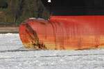 Tankschiff SEATURBOT; Eigner/Betreiber: German Tanker Shipping; Aufnahmeort: Elbe/Hafen Hamburg, Deutschland; Datum: 08.02.2012; Info: (IMO: 9204764), wurde 2000 in der Lindenau-Werft Kiel gebaut, ist 177,69 m lang, 28 m breit und hat einen Tiefgang von 11 m. Das Bild zeigt die Nase  der SEATURBOT beim Auslaufen des Schiffes unterhalb Neumühlen.