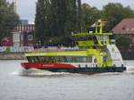 HADAG Fhre Oortkaten macht Werbung fr die Internationale Gartenschau 2013 in Hamburg Wilhelmsburg auf der Linie 62 zum Sandtorhft an den Landungsbrcken.