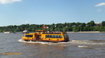 FALKENSTEIN (2) (ENI 051 138400) am 6.6.2015, Hamburg, Elbe, auf Linie 64 Höhe Bubendeyufer  /
Einmann-Fährschiff / HADAG / Lüa 27,76 m, B 6,44 m, Tg 1,4 m / 1 Diesel, 550 kW, 748 PS,  1 Propeller, 11 kn, 1 Querstrahlruder / 210 Pass., / 1992 bei Grube, Oortkaten, Hamburg / 2001 Lips Düse / 2007 Umbau bei SSB, Oortkaten, Lüa 28,21 m B 7,75 m (+1,3 m), 250 Pass. /
