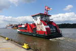 HARBURG (2) (ENI 048 07990 am 21.8.2019, Hamburg, Elbe, vor dem Anleger Bubendeyufer 

Einmann-Fährschiff Typ 2000 / HADAG / Lüa 29,85 m, B 8,13 m, Tg 1,7 m / 2 Diesel, 2 Ruder-Propeller, 12 kn / 250 Pass. / 2009 bei SSB, Oortkaten, Hamburg /

