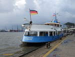 KIRCHDORF (ENI 05100560), Typschiff IIIc,  in neuer noch unvollständiger Farbgebung, am 9.3.2020 in der Hafenrundfahrt, Hamburg, Elbe, vor den Landungsbrücken /    Hafenfähre / Lüa