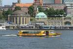 RAFIKI (04801480) (H 6005) am 16.7.2021, Hamburg, Höhe Landungsbrücken /    Hafenfähre (Flachschiff)  / Lüa 24,8 m, B 6,44 m, Tg 1,4 m / 1 Diesel, Cummins N 14,  328 kW (446 PS),