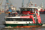 Die Hadag-Hafenfähre ST.PAULI auf der Elbe in Hamburg schrägab der St.Pauli Landungsbrücken am 05.05.2011.