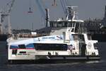 Hadag Hafenfähre FINKENWERDER; Eigner/Betreiber: Hadag; Aufnahmeort: Elbe/Hafen Hamburg, Deutschland; Datum: 20.05.2025; Info: (04814590) (H-6090)  Das Bild zeigt die FINKENWERDER vor den St.Pauli Landungsbrücken.