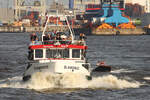 Hadag Hafenfähre BLANKENESE (MMSI 211437240); Eigner/Betreiber: Hadag; Datum: 05.05.2011; Aufnahmeort: Elbe/Hafen Hamburg, Deutschland. Das Bild zeigt die BLANKENESE mit direktem Kurs auf die St.Pauli-Landungsbrücken.
