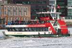 Hadag Hafenfähre HARBURG (ENI 048 07990) Eigner/Betreiber: Hadag; Datum: 08.02.2012; Aufnahmeort: Elbe/Hafen Hamburg, Deutschland. Das Bild zeigt die HARBURG zwischen den Haltestellen Dockland und Neumühlen.