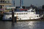Ex Hadag Hafenfähre GROSSER MICHEL (ENI 05100270); Datum: 13.08.2025; Aufnahmeort: Elbe/Hafen Hamburg, Deutschland. Heute genutzt als Eventschiff. Das Bild zeigt die GROSSER MICHEL an ihrem Stammliegeplatz am Anleger Sandtorhöft (Kehrwiederspitze).