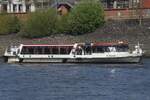 Fahrgastschiff ST.NIKOLAUS (ENI 30000308); Eigner/Betreiber: HADAG; Datum: 29.04.2026; Aufnahmeort: Elbe/Hafen Hamburg, Deutschland.
