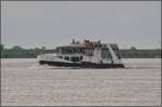Passagierschiff Altona, Flagge DE, IMO 5111890, MMSI 211437160, L 25 m, B 6 m, n�hert sich der Schiffsanlegestelle in Blankenese am 21.09.2013.