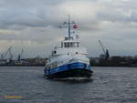 KIRCHDORF (ENI 05100560), Typschiff IIIc,  in neuer noch unvollständiger Farbgebung, am 9.3.2020 in der Hafenrundfahrt, Hamburg, Elbe, vor den Landungsbrücken /

Hafenfähre / Lüa 30,18 m, B 8,14 m, Tg 3,18 m / 1 Diesel, 6-Zyl. MaK mit Getriebe, 370 PS, 11 kn, 1 Propeller / / max. 250 Pass. / gebaut 1962 bei Sietas, Hamburg-Neuenfelde / seit 2002 Traditionsschiff  (fahrendes Museumsschiff) /
