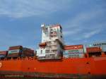 CAP HAMILTON (IMO 9439498) am 24.7.2013, Hamburg auslaufend, Foto von Bord einer HADAG-Fähre /  ex CPO BOSTON /   Containerschiff / BRZ 41.358 t / Lüa 262,05 m, B 32,25 m, Tg 12,5 m / 1 Diesel, 