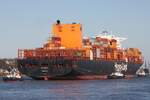 Containerfrachtschiff AL RIFFA (IMO 9525912); Eigner/Betreiber: Hapag-Lloyd; Datum: 18.03.2026; Aufnahmeort: Elbe/Hafen Hamburg, Deutschland.
