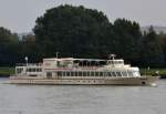 MS Asbach, ein Tagesausflugsschiff der K-D (Kln-Dsseldorfer) auf dem Rhein bei Neuwied vom 25.09.2013.  Es wurde am 10. Mai 1996 in Dienst gestellt. Lnge 68,13m, Breite 11,40m, kann 600 Passagiere befrdern.  Trug bis 2002 den Namen  Marksburg .