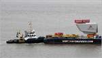 Die 2011 gebaute WULF 4 (IMO 9639737) ist am Heck eines Schleppverbandes auf der Weser Höhe Bremerhaven im Einsatz. Der Schlepper ist 26 m lang und 9,1 m breit. Früherer Name: ELIZABETH. 17.12.2019