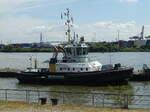 PETER (IMO 9445863) am 9.8.2022, Hamburg, Elbe Schlepperponton Neumühlen  /  ASD-Schlepper, Damen ASD 2411 / BRZ 258 / Lüa 25,92 m, B 11,34 m, Tg 5,85 m / 2 Diesel, Caterpillar 3516B TA