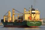 Die Rickmers Jakarta IMO-Nummer:9292010 Flagge:Marshallinseln Länge:194.0m Breite:28.0m Baujahr:2003 Bauwerft:Xiamen Shipyard,Xiamen China am 22.05.14 nach Hamburg einlaufend vor Blankenese.