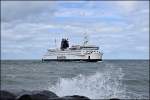 Die aus Gedser kommende Fähre  Prins Joachim  der Scandlines am 21.06.14 an der Westmole in Warnemünde.