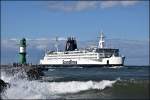 Fährschiff  Kronprins Frederik  der Linie Gedser - Rostock am 21.06.14 am Westmolenfeuer in Warnemünde.
