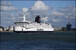 Mit Ziel Gedser (DK) verlässt die Scandlines-Fähre  Kronprins Frederik  am 21.06.14 Warnemünde.