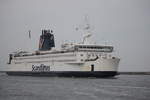 Die Scandlines Fähre Kronprins Frederik auf ihrem Seeweg von Gedser nach Rostock-Überseehafen beim Einlaufen am 01.11.2019 in Warnemünde.