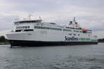 Die Scandlines Fähre BERLIN auf dem Seeweg von Rostock-Überseehafen nach Gedser beim Auslaufen in Warnemünde.10.07.2021