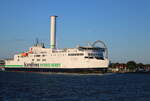 Die Scandlines Fähre Berlin auf dem Seeweg von Rostock-Überseehafen nach Gedser beim Auslaufen am 17.05.2025 in Warnemünde.