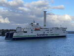 Die Scandlines Fähre Copenhagen (2.Einhorn) IMO-Nummer 9587867 auf dem Seeweg von Rostock nach Gedser beim Auslaufen am 22. Oktober 2025 in Warnemünde. 