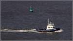 Der kleine Schlepper HELMUT ist am 19.08.2010 Weser abwrts unterwegs. Er ist ca. 16 m lang und 6 m breit.