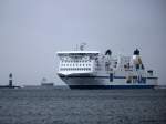 TT-Line Fhre Peter Pan von Travemnde nach Trelleborg via Rostock berseehafen beim Einflaufen im Hafen von Warnemnde im Hintergrund kam die Halland rein ihr Ziel war der Rostocker Fracht und