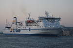 Die TT-Line Fähre Nils Dacke(Heimathafen Limassol)auf ihrem Seeweg von Rostock-Überseehafen nach Trelleborg beim Auslaufen am Morgen des 08.02.2020 um 07:48 Uhr in Warnemünde.