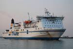Die TT-Line Fähre ROBIN HOOD auf ihrem Seeweg von Trelleborg nach Rostock-Überseehafen beim Einlaufen gegen 20:05 Uhr in Warnemünde.14.08.2020