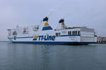 Heckansicht der TT-Line Fähre Tinker Bell(Heimathafen Trelleborg)am 20.01.2023 in Warnemünde